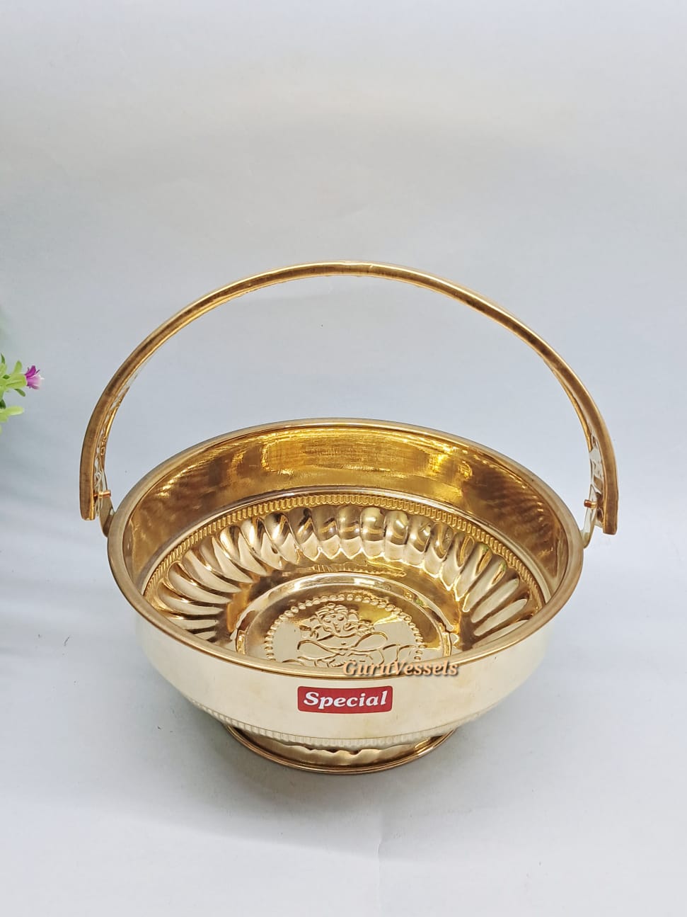 BRASS- pookoodai /flower basket/ round design